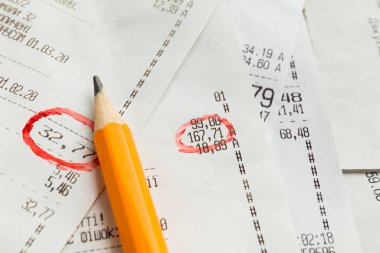 Kâğıt makbuzlarının çıktısını al. Finansal ödeme gideri.