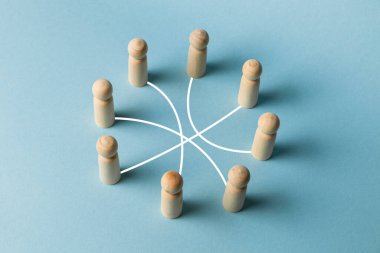 Çalışanlar iş kurmayı planlıyor. Başarı için işbirliği yapan insanlar. Takım çalışması koordinasyonu.