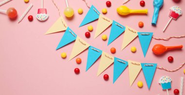 Çocuk partisi için renkli bir doğum günü dekoru. Davet.