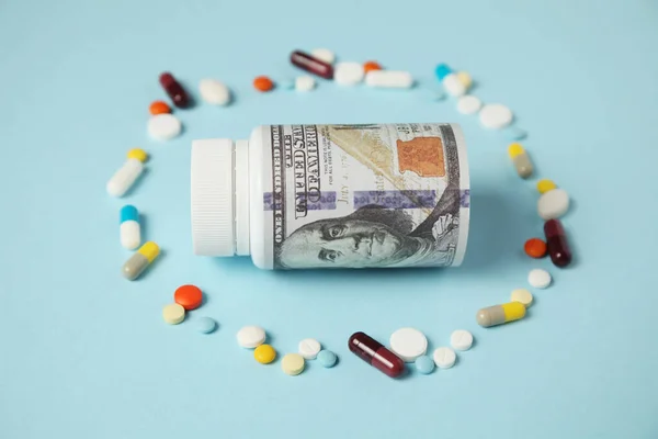Pillen Honderd Dollar Biljet Afhankelijkheid Van Drugs Farmaceutische Industrie Inkomsten — Stockfoto