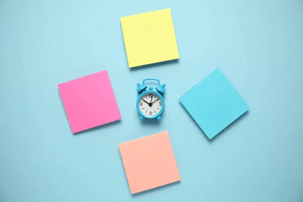 Réveil Bleu Note Rappel Concept Gestion Temps Espace Copie Pour — Photo
