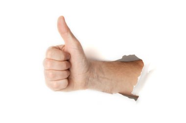 Erkek el başarının sembolü olarak baş parmağını gösteriyor ve beyaz arkaplanda onaylanıyor.