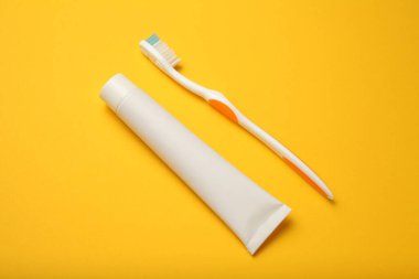 Diş minesi ve ağız boşluğunun bakımı, çocuk bakımı. Diş fırçaları.