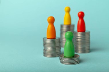 Artan ve azalan maaşlar, çalışan maaşları ve sosyal adaletsizlik.