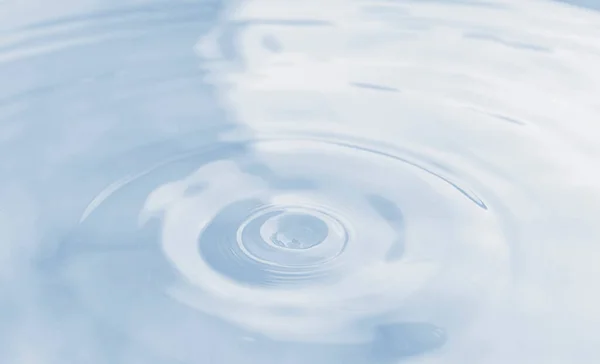 Goccia Acqua Sfondo Schizzi Piccolo Impatto Provoca Grandi Cambiamenti Ondulazione — Foto Stock