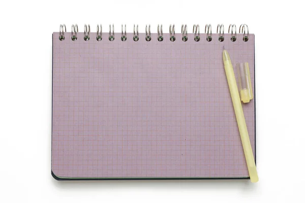 Cuaderno Espiral Púrpura Con Bolígrafo Recortado Sobre Fondo Blanco Para —  Fotos de Stock