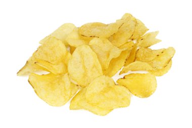 Beyaz arka planda çıtır patates cipsi..