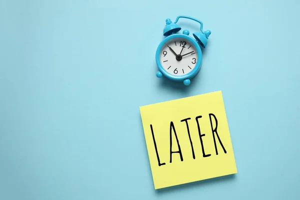 Mavi Çalar Saat Kâğıt Hatırlatıcı Sonra Zaman Yönetimi Öncelikler Verimlilik — Stok fotoğraf