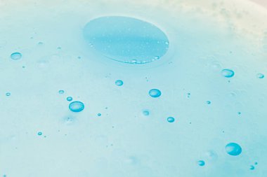 Suda yağ kabarcıkları, soyut damlalar..