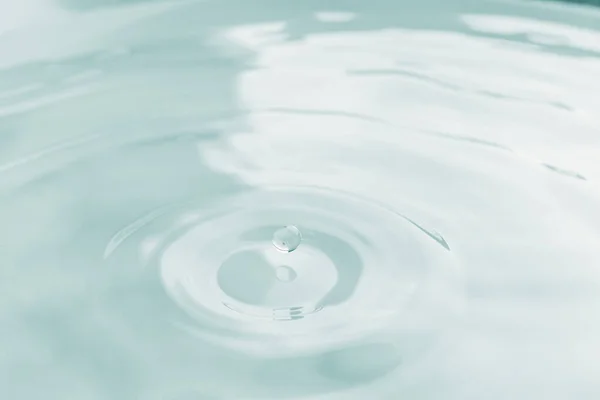 Капля Воды Брызги Фона Небольшое Воздействие Вызывает Большие Изменения Рябь — стоковое фото