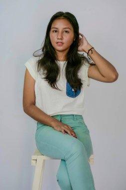 Asyalı güzel bir kadının portresi.