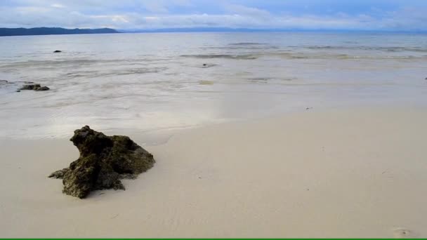 Güzel Beyaz Kumlu Deniz Manzarası — Stok video