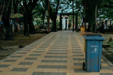 Ambon, Endonezya - 29 Eylül 2022: Şehir parkındaki patika