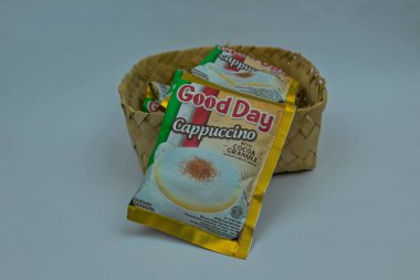 Endonezya - 11 Şubat 2020: İyi günler Mocacinno sachet Coffee. Prodüksiyon PT Santos, Endonezya