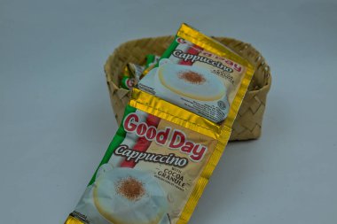 Endonezya - 11 Şubat 2020: İyi günler Mocacinno sachet Coffee. Prodüksiyon PT Santos, Endonezya