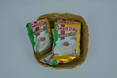 Endonezya - 11 Şubat 2020: İyi günler Mocacinno sachet Coffee. Prodüksiyon PT Santos, Endonezya