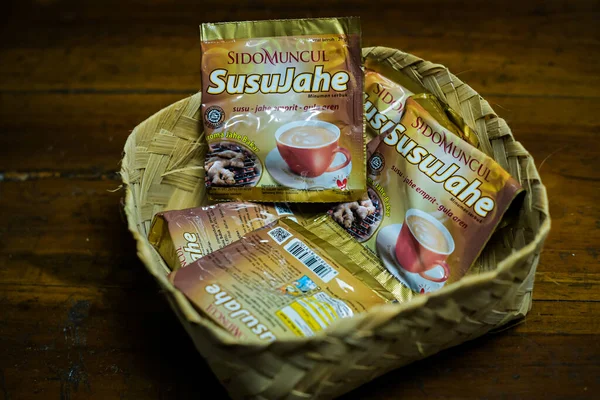 Endonezya - 7 Temmuz 2019: Sido Muncul kesesi zencefilli kahve, Endonezya