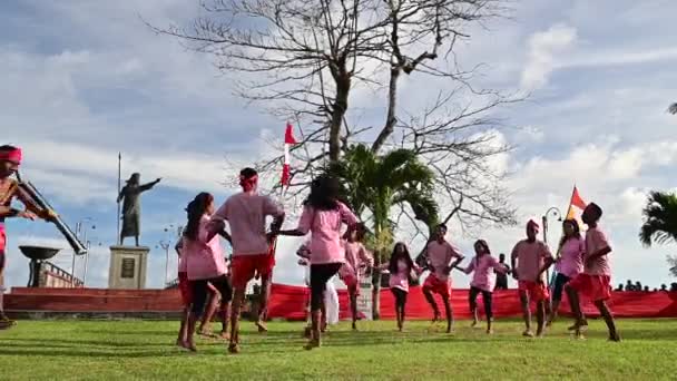 Ambon Indonesia Lokakuuta 2022 Indonesian Malukun Perinteinen Tanssi Joukko Ihmisiä — kuvapankkivideo