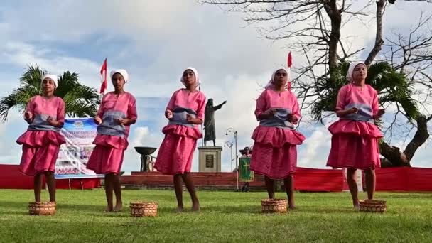 Ambon Indonésia Outubro 2022 Dança Tradicional Maluku Indonésia Grupo Pessoas — Vídeo de Stock