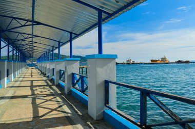 Endonezya, Ambon Körfezi 'ndeki gemi limanı iskelesi.