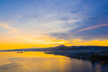 Endonezya, Ambon Körfezi 'nde altın saat