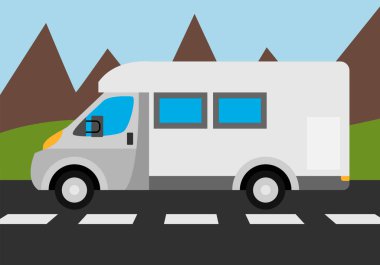 Dağ yolunda karavan sürüyorum..