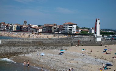 Saint Jean de Luz, Fransa 'da yazları plajlı sahil manzarası