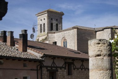 Pampliega Kilisesi (İspanya) sokaklardan görüldü