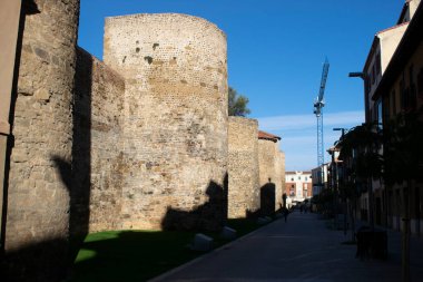Duvarın yanındaki sokak, Len, İspanya 'da.