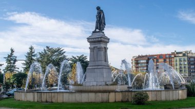 Leon, İspanya 'da çeşme ve heykel kavşağı