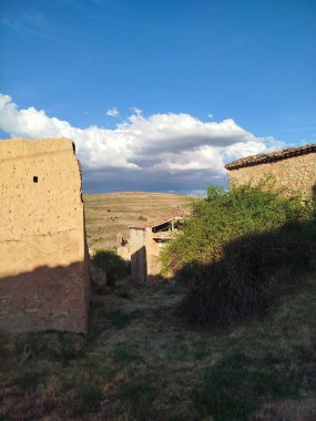 Terk edilmiş Cabreriza köyü (Soria)