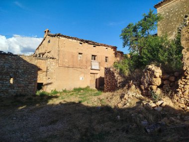 Terk edilmiş Cabreriza köyü (Soria)