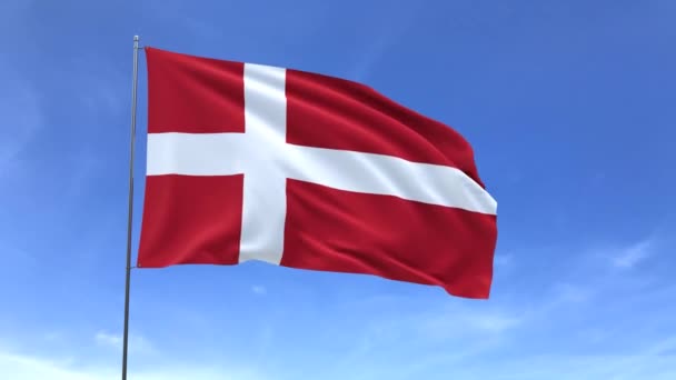 Bandeira Acenando Dinamarca Fundo Céu Azul — Vídeo de Stock