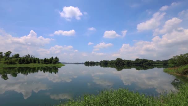Miroir Ciel Sur Lac Nuage Blanc Paysage Pittoresque View Belle — Video