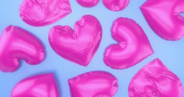 Bright Pink Inflación Desfloración Del Corazón Forma Globos Reflectantes Brillantes — Vídeo de stock