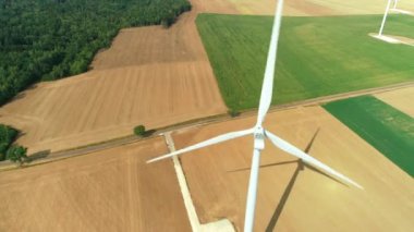 Big Wind Türbininin Gölgesi, Hareketli Sağ- Haute Marne, Fransa 4K Drone Görüntüleri