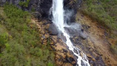 Kudretli Norveç Rjoandefossen Şelalesi Çöküyor - Flm, Norveç 2.7K Hava Görüntüsü