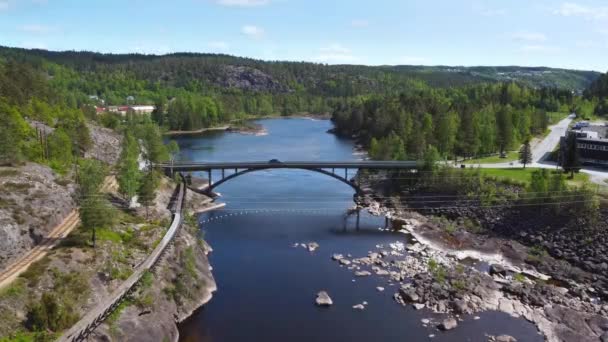 Car Crossing Bridge Steinsfoss Power Station Fiume Otra Grovane Norvegia — Video Stock