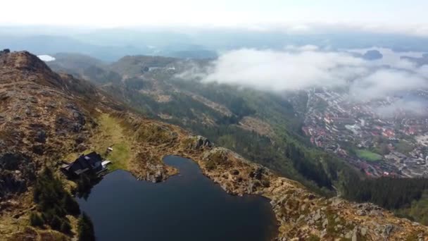 Cabina Montagna Con Lago Sulla Montagna Ulriken Bella Vista Bergen — Video Stock
