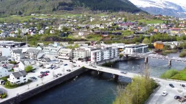 Voss Taki Trafik Köprüsünün Dinamik Çekimi Norveç Hava Görüntüsü — Stok video