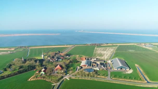 Little Dutch Village Cornwerd Bredvid Inneslutningsdammen Afsluitdijk Friesland Nederländerna Drönarfilm — Stockvideo