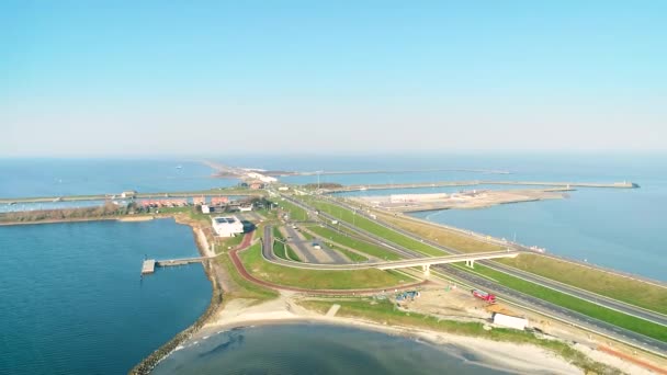 Einfriedungsdamm Afsluitdijk Kornwerderzand Mit Wattenmeerzentrum Friesland Niederlande Drohnenaufnahmen — Stockvideo