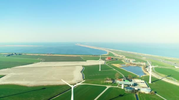 Ветроэнергетический Парк Обзором Плотины Фрисланд Нидерланды Drone Footage — стоковое видео