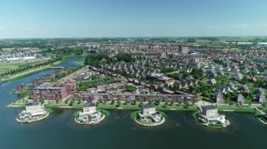 Heerhugowaard Güneş Mahallesi Şehri, 360 Genel Görünüm Pan Sağa - Kuzey Hollanda, Hollanda, 4K İHA Görüntüsü