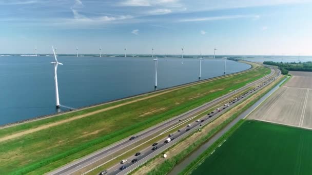 Trafikstockning Med Rad Vindkraftverk Översikt Flevoland Nederländerna Drone Footage — Stockvideo
