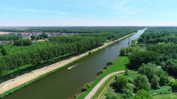 Almere Groene Recreatiegebied Met Boten Fietsers Nederland Drone Footage — Stockvideo