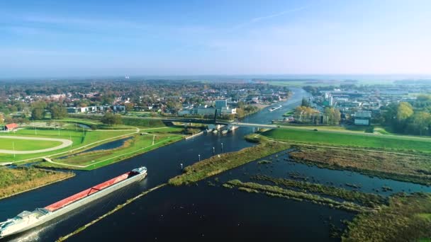 Dos Buques Carga Interior Acercándose Puente Frisia Holanda Drone Filmación — Vídeos de Stock