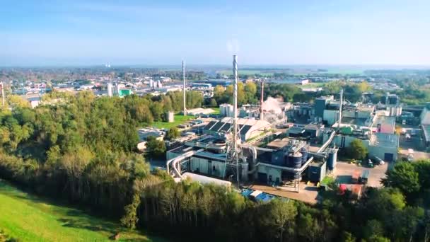 Fabriek Met Pijpen Uitlaat Friesland Nederland Drone Footage — Stockvideo