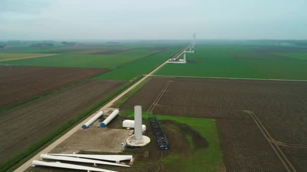 Meerdere Windturbines Een Rij Aanbouw Losse Pilaren Rotorbladen Flevoland Nederland — Stockvideo
