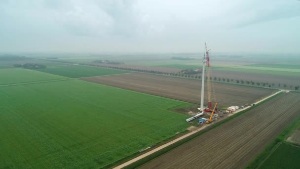 Guindastes Uma Turbina Eólica Construção Campo Holandês Flevoland Países Baixos — Vídeo de Stock